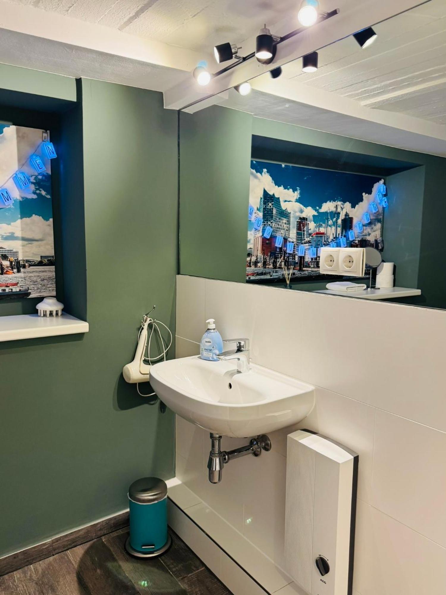 Urban Stay Hamburg - Apartments "Backbord" & "Steuerbord Mit Sauna" Bagian luar foto
